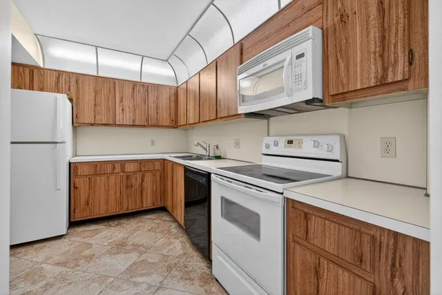 Unit 204 photo 17