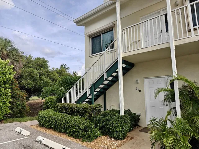 Unit 10 photo 36