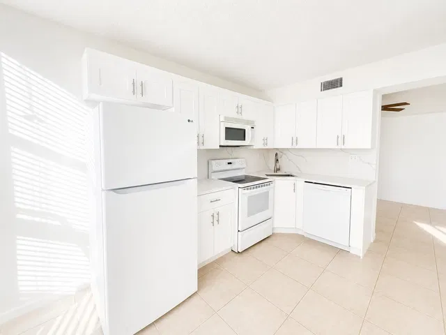 Unit #202 photo 2