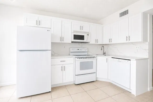 Unit #202 photo 3