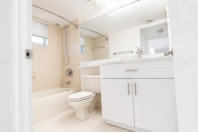 Unit #202 photo 8