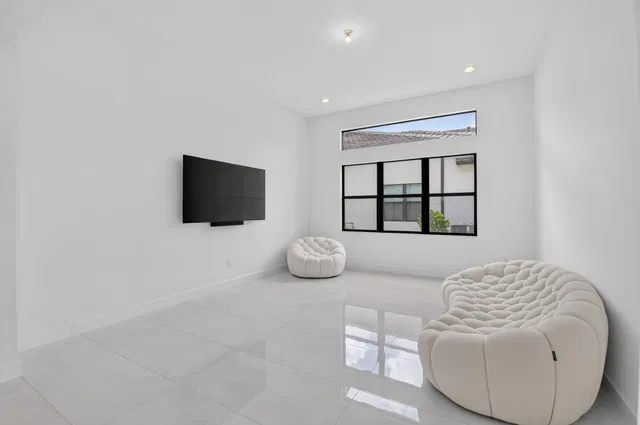  Residence photo 8