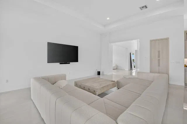  Residence photo 12