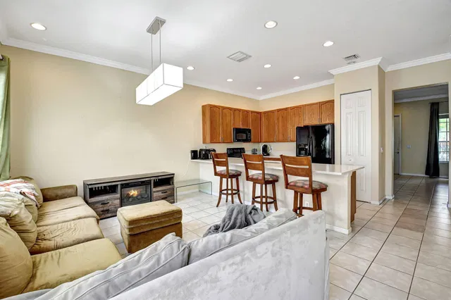 Residence photo 3