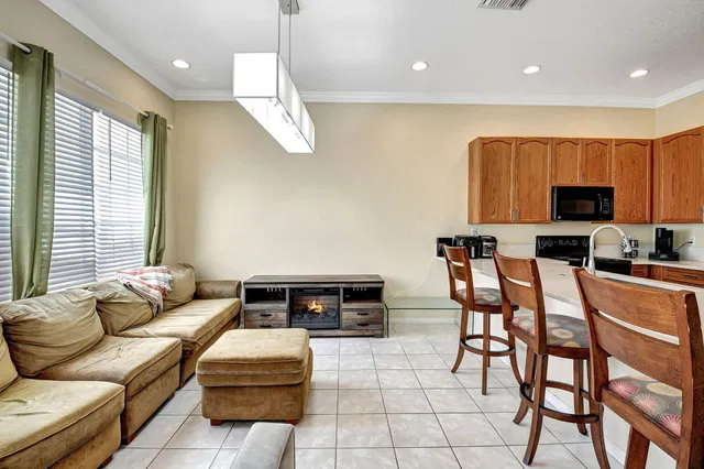 Residence photo 6
