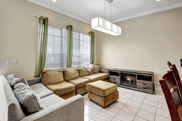 Residence photo 8