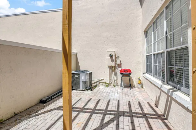 Residence photo 25