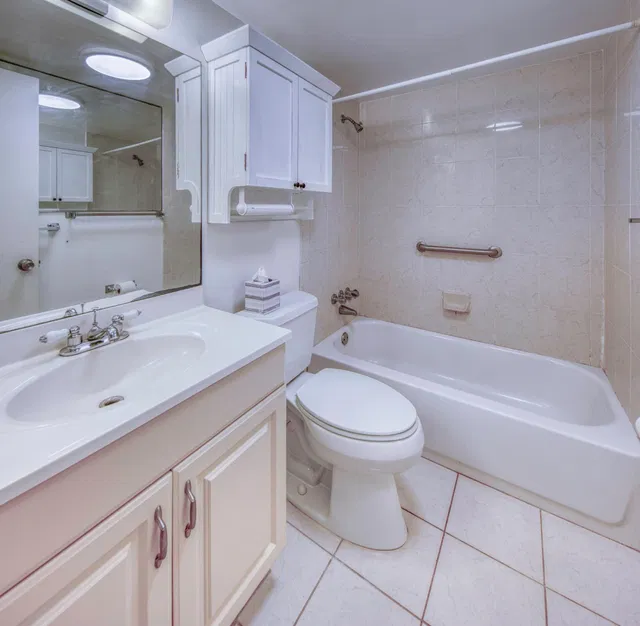 Unit 109 photo 5