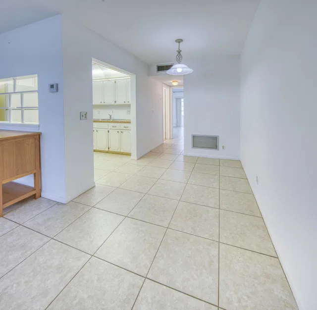 Unit 109 photo 10