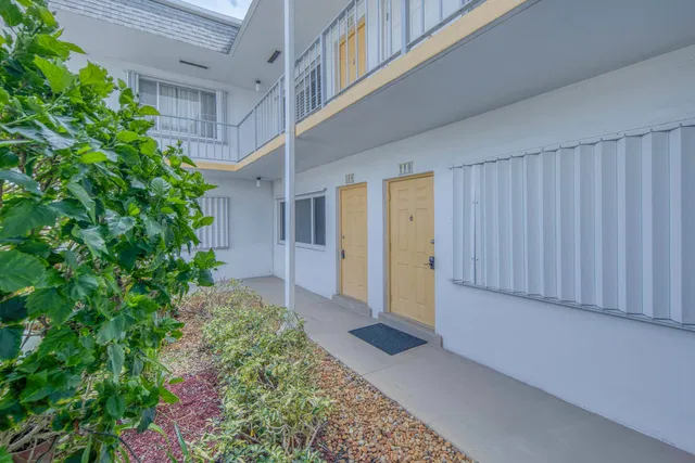 Unit 109 photo 15