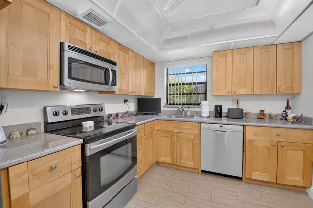  Unit 441 photo 15
