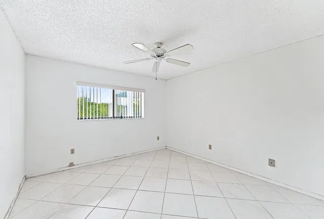 Unit 314 photo 5