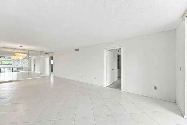 Unit 314 photo 10