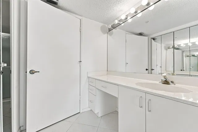 Unit 314 photo 16