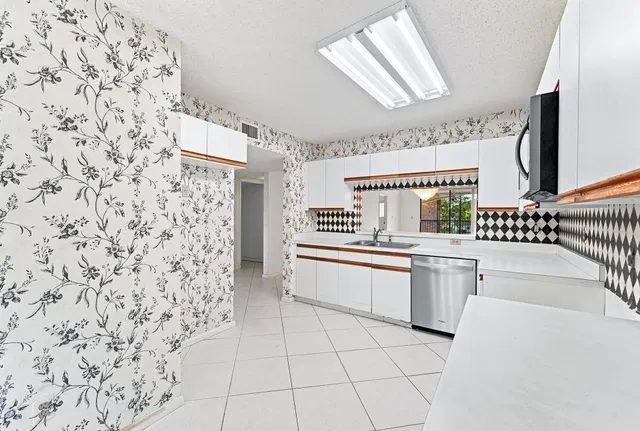 Unit 314 photo 24