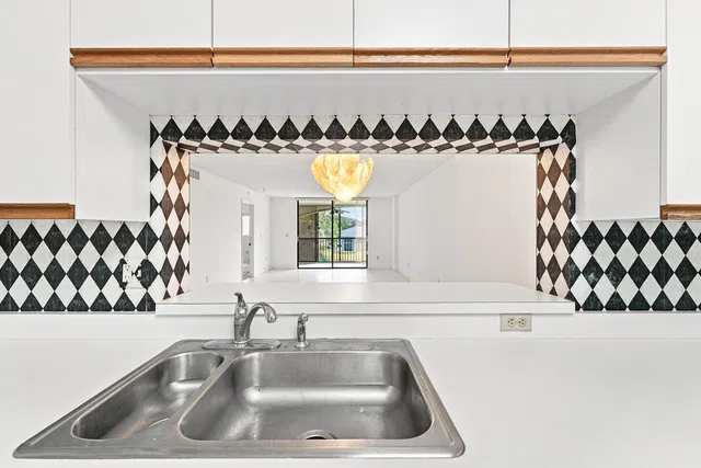 Unit 314 photo 27