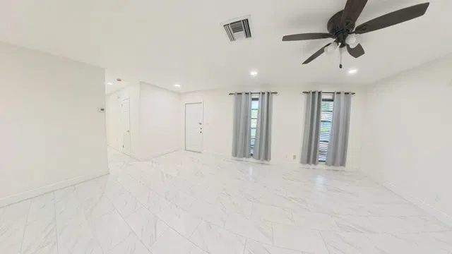 Residence photo 6