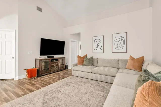Residence photo 9