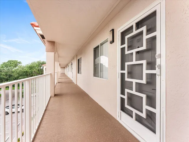 Unit 405 photo 9