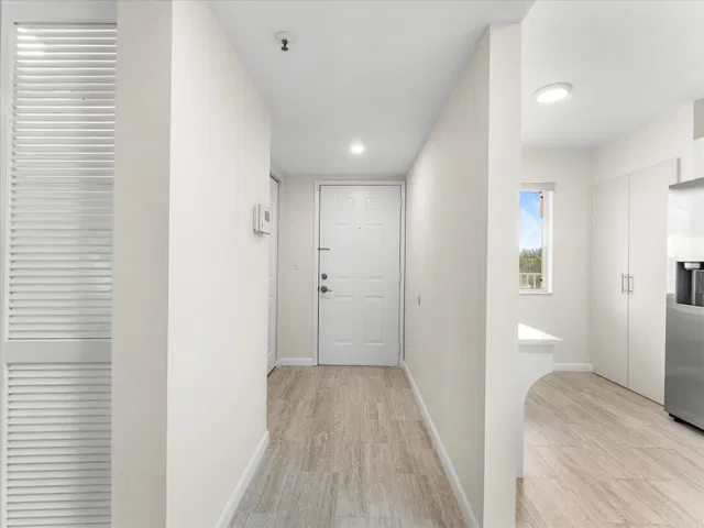 Unit 405 photo 10