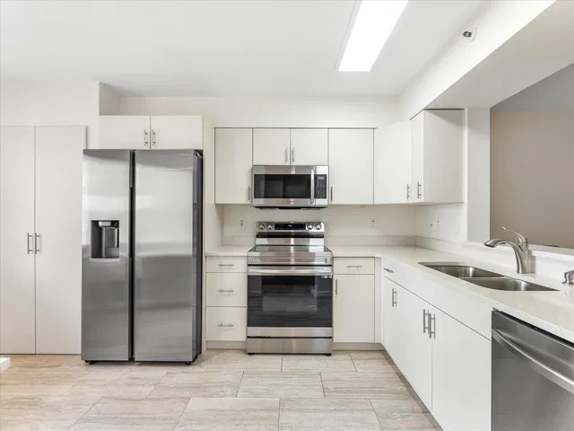 Unit 405 photo 15