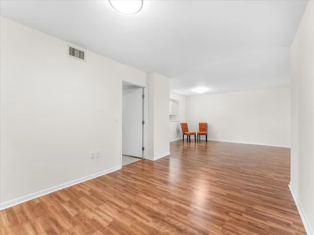 Unit 405 photo 18