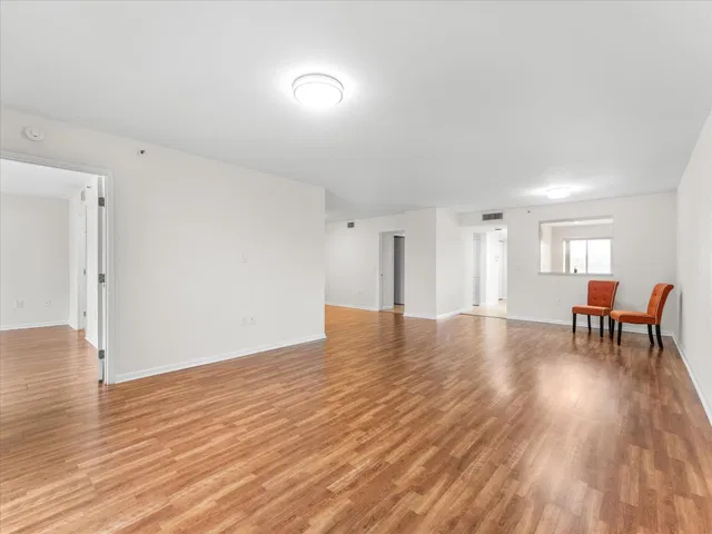 Unit 405 photo 21
