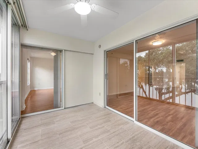 Unit 405 photo 25
