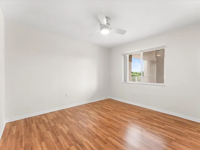 Unit 405 photo 28