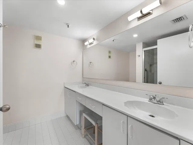 Unit 405 photo 33