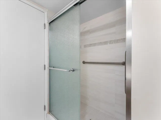 Unit 405 photo 34