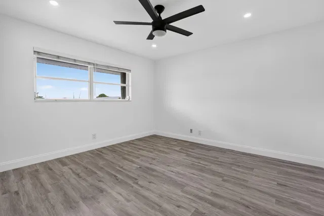 Unit 311 photo 15