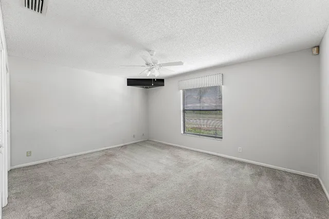 Residence photo 25