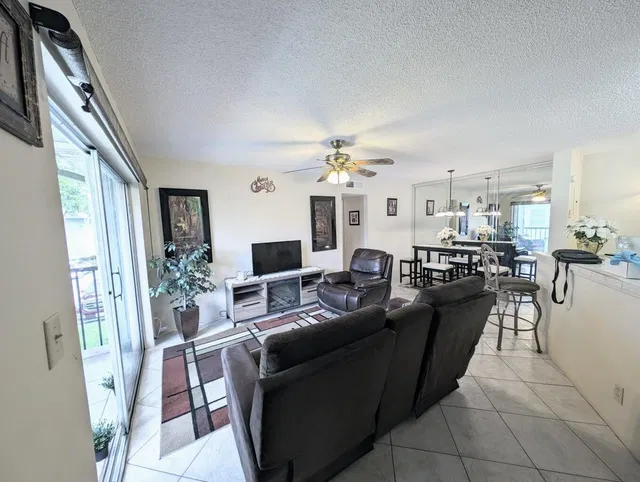 Unit 203 photo 5