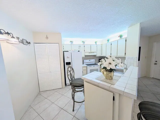 Unit 203 photo 7