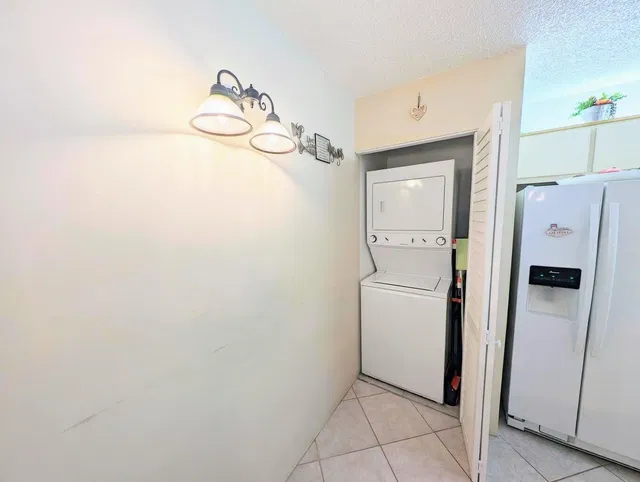 Unit 203 photo 9
