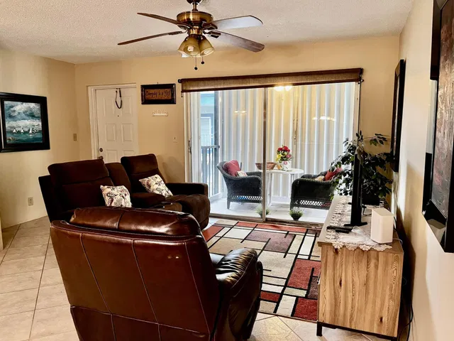 Unit 203 photo 10