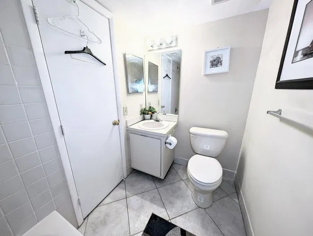 Unit 203 photo 13