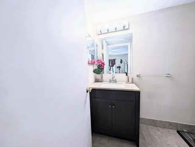 Unit 203 photo 18