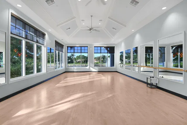 Willoughby Golf Club Residence photo 72