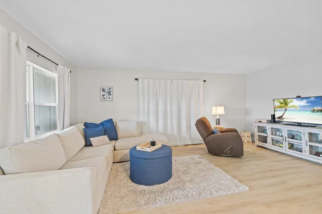  Unit 315 photo 9