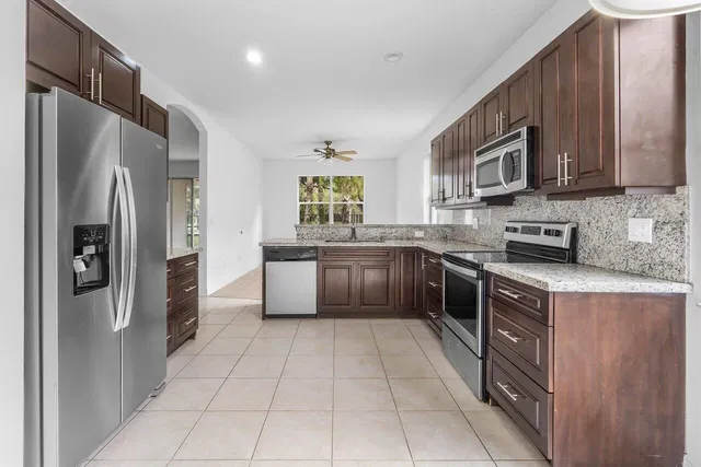  Residence photo 15