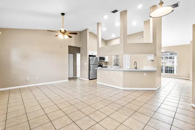  Residence photo 4