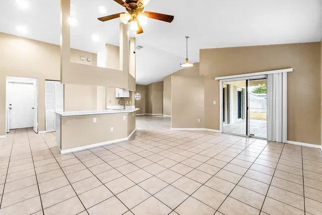  Residence photo 5