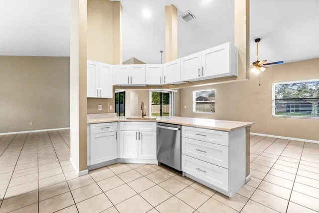  Residence photo 6
