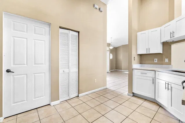  Residence photo 9