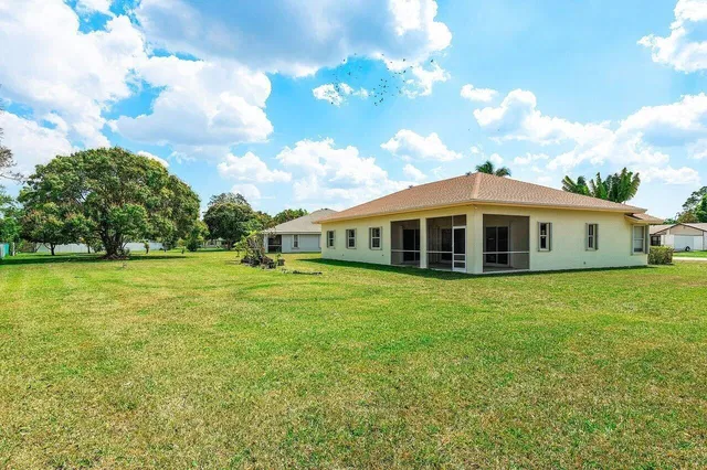  Residence photo 30