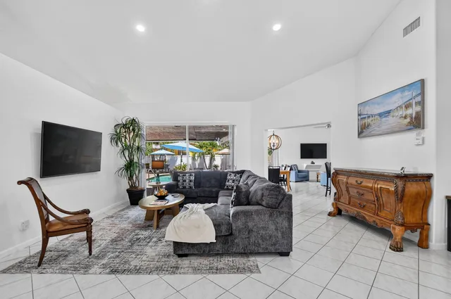 Residence photo 9