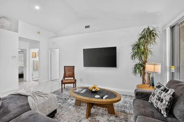  Residence photo 12