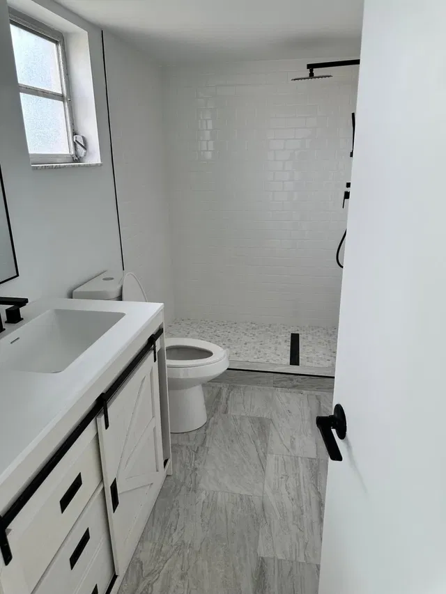 Unit 408 photo 5